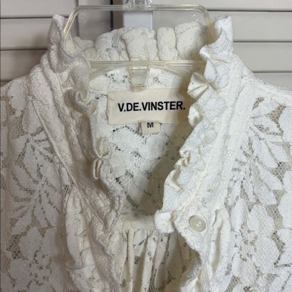 V.DE.Vinster Cream Lace Ruffle Button-Front Blouse Medium - Picture 2 of 8